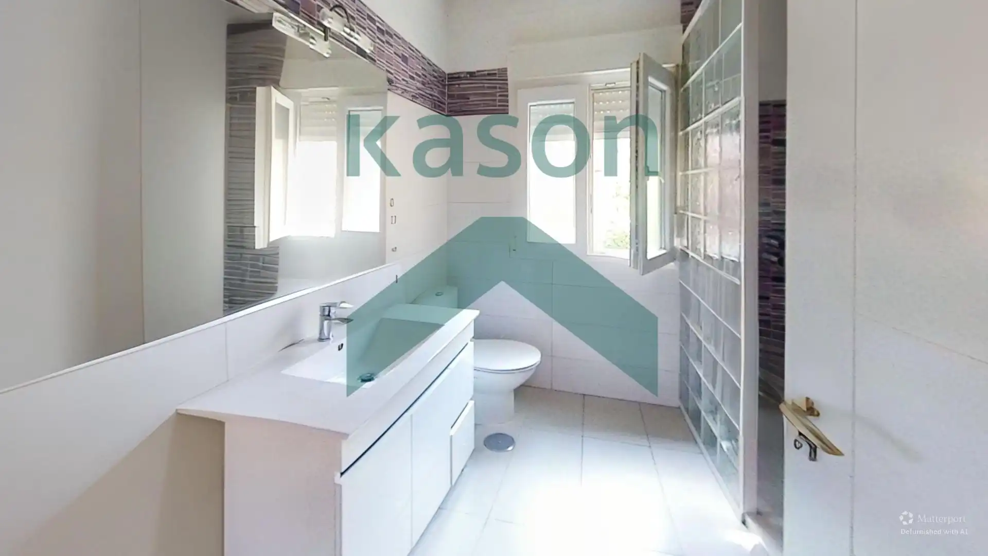 Bathroom of Flat for sale in Madrid  with Air Conditioner and Heating