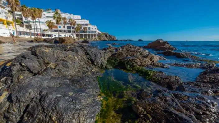 Apartamento de alquiler en Benalmádena con Terraza, Amueblado y Piscina comunitaria