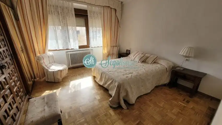 Bedroom of Flat for sale in Segovia  with Heating, Parquet flooring and Terrace