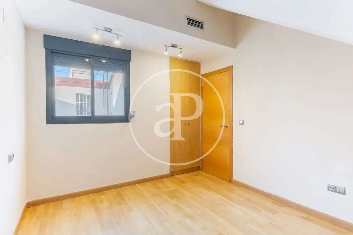 Maisonette zum Verkauf in Valencia mit Klimaanlage, Heizung und Terrasse