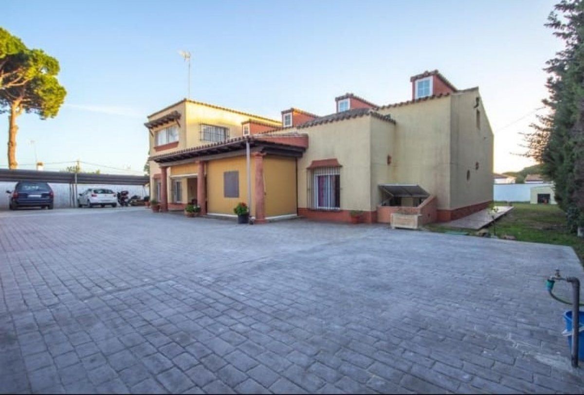 Exterior view of House or chalet for sale in Chiclana de la Frontera  with Heating, Private garden and Terrace