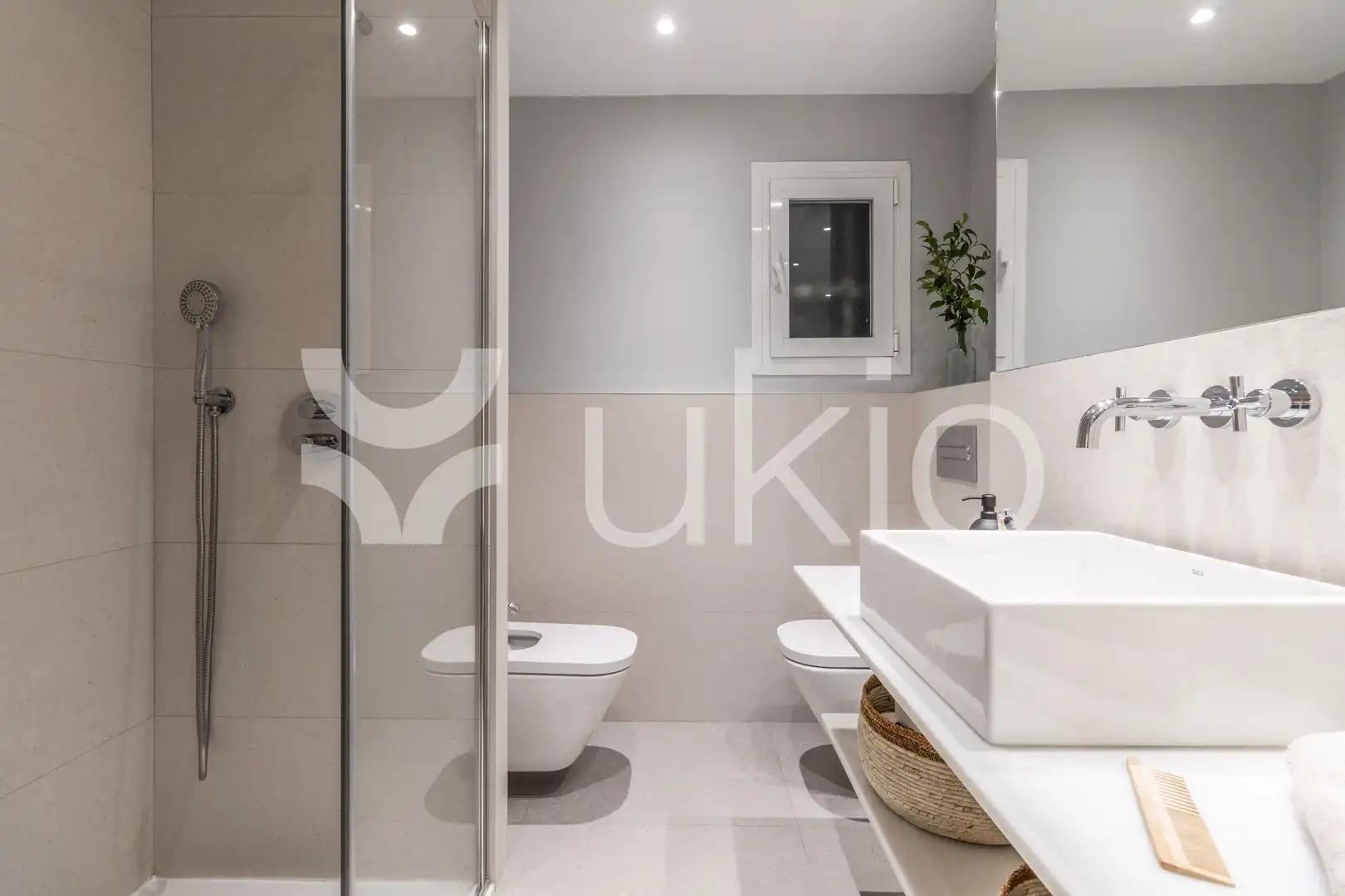 Baño de Apartamento de alquiler en Madrid con Aire acondicionado, Calefacción y Terraza