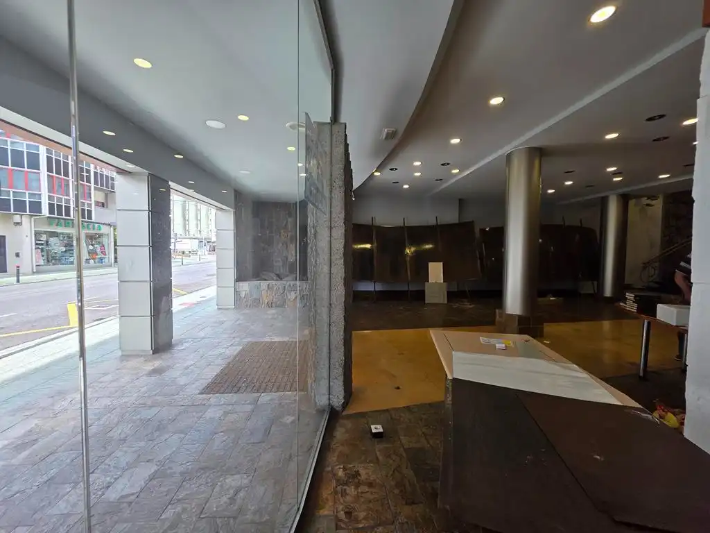 Gewerbefläche zum Verkauf in Avenida de Barraña 14, imagen 2