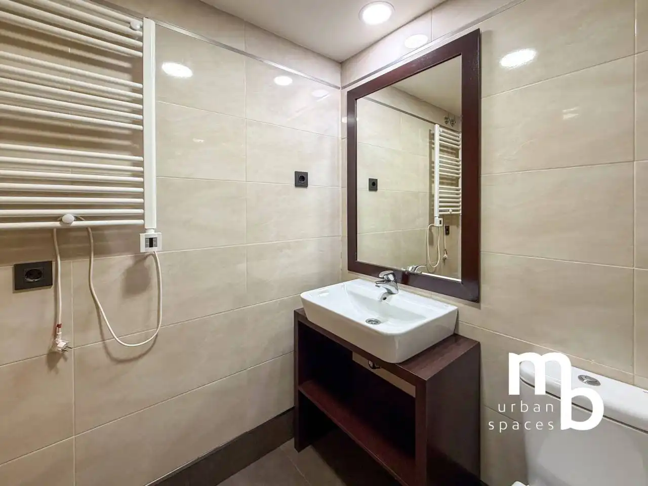 Bathroom of Flat for rent in Madrid  with Air Conditioner, Heating and Swimming Pool