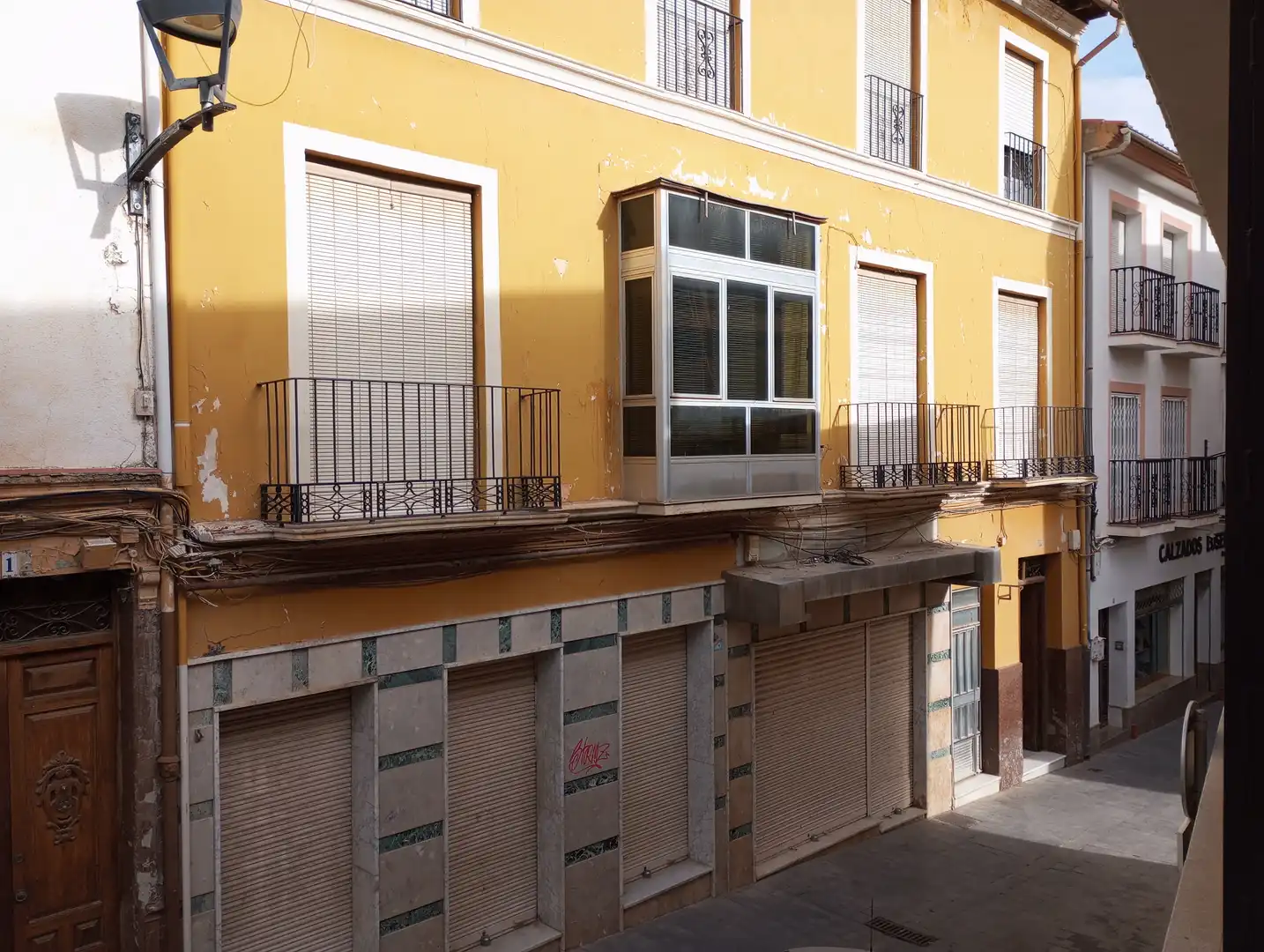 Vista exterior de Edificio en venta en Baza