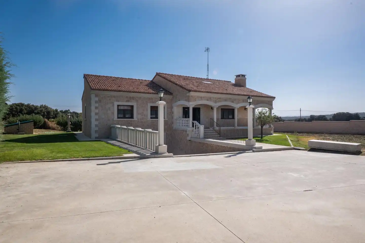 Vista exterior de Casa o chalet en venta en Cardeñosa con Calefacción, Jardín privado y Terraza