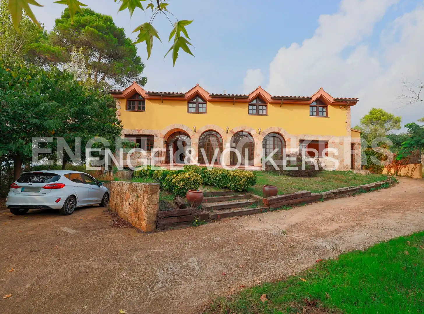 Vista exterior de Casa o chalet en venta en Montcada i Reixac con Calefacción, Jardín privado y Terraza