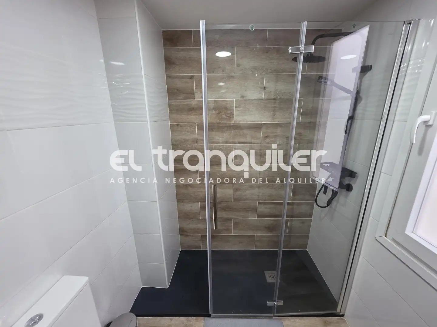 Badezimmer von Wohnung zur Miete in Madrid mit Klimaanlage, Möbliert und Waschmaschine