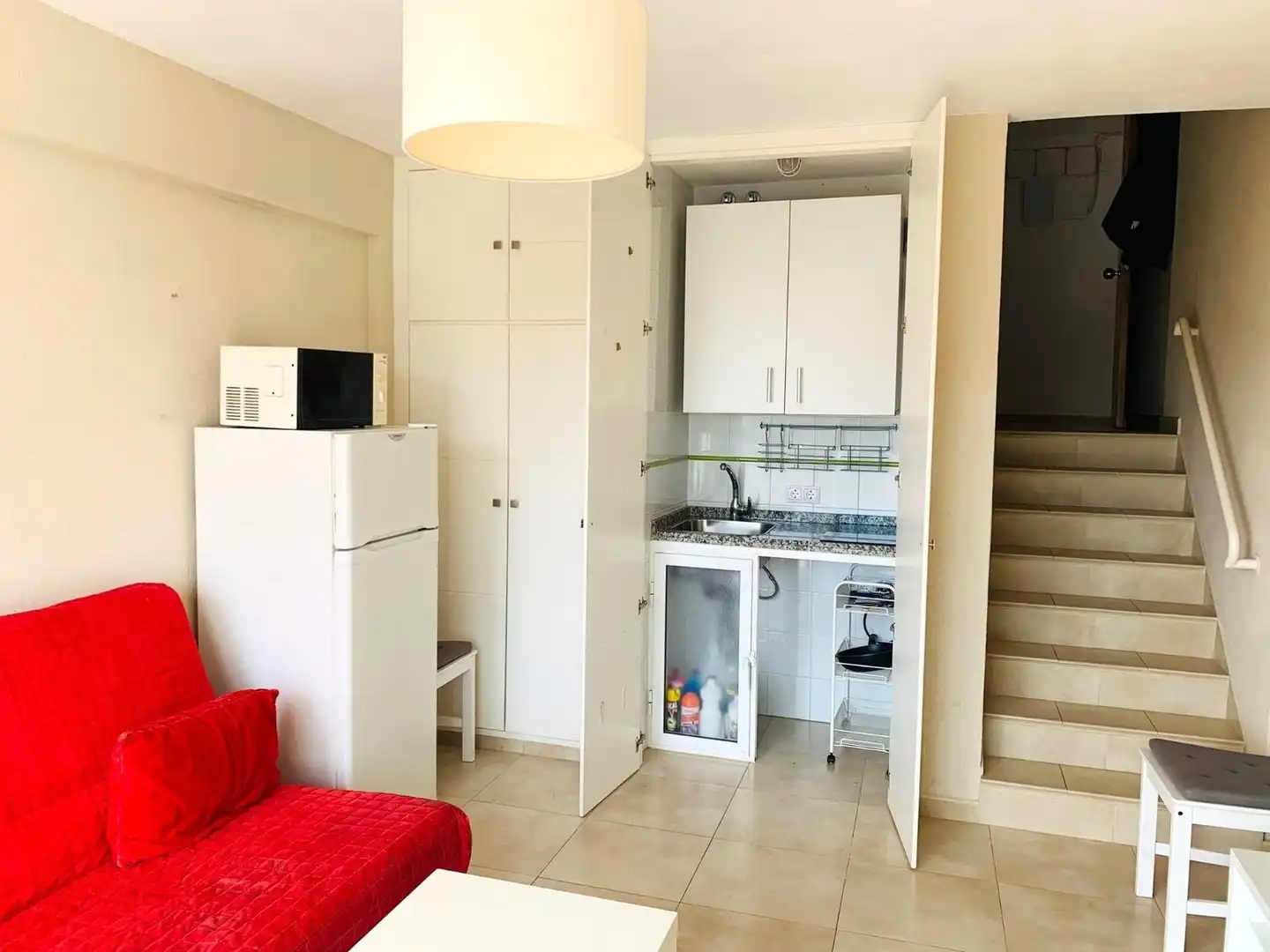 Cuina de Estudi de lloguer en Sevilla amb Aire condicionat, Terrassa i Moblat