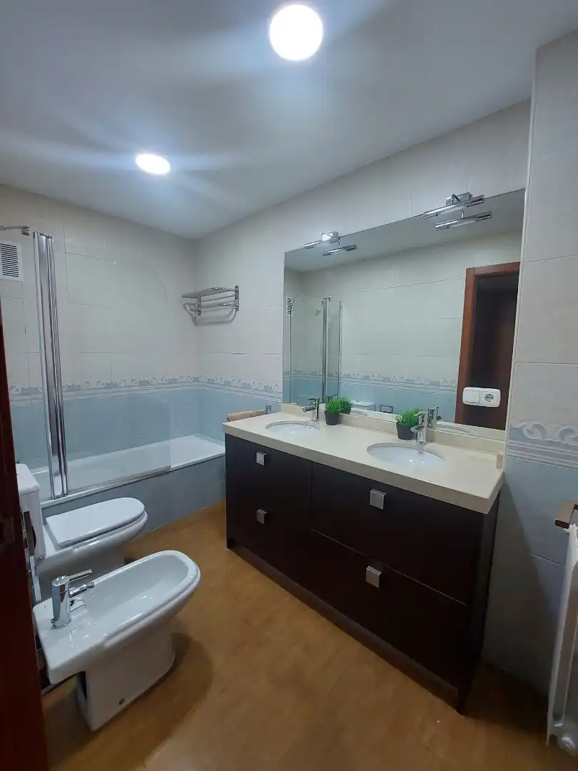 Bathroom of Flat for sale in Cáceres  with Air Conditioner and Storage room