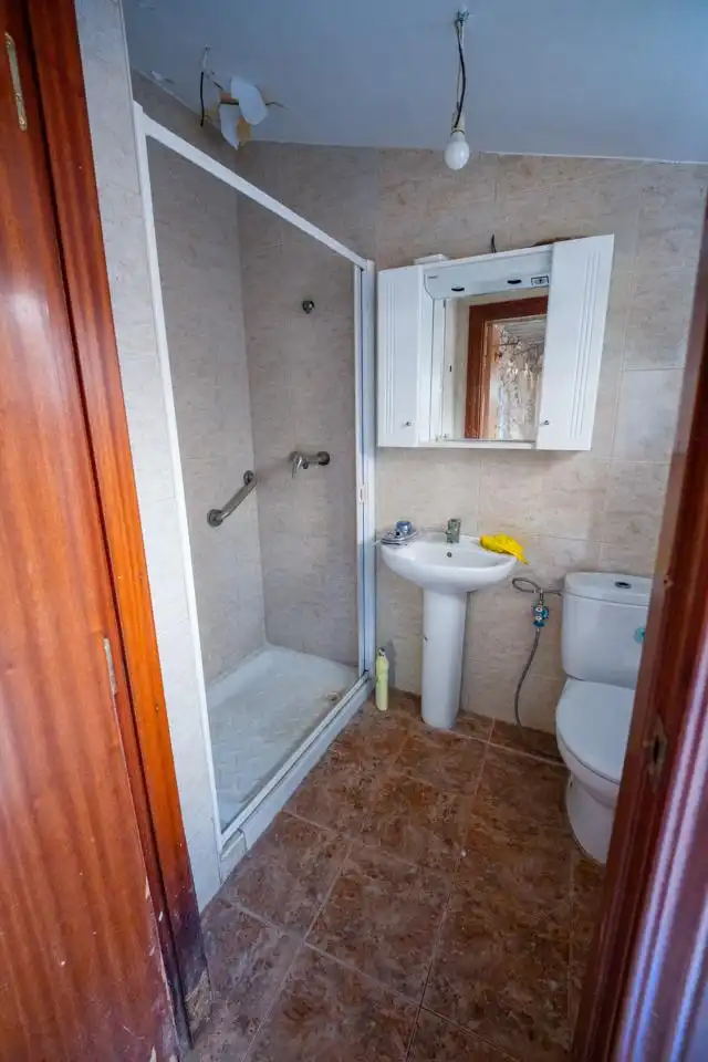 Baño de Casa adosada en venta en Paniza con Calefacción y Jardín privado