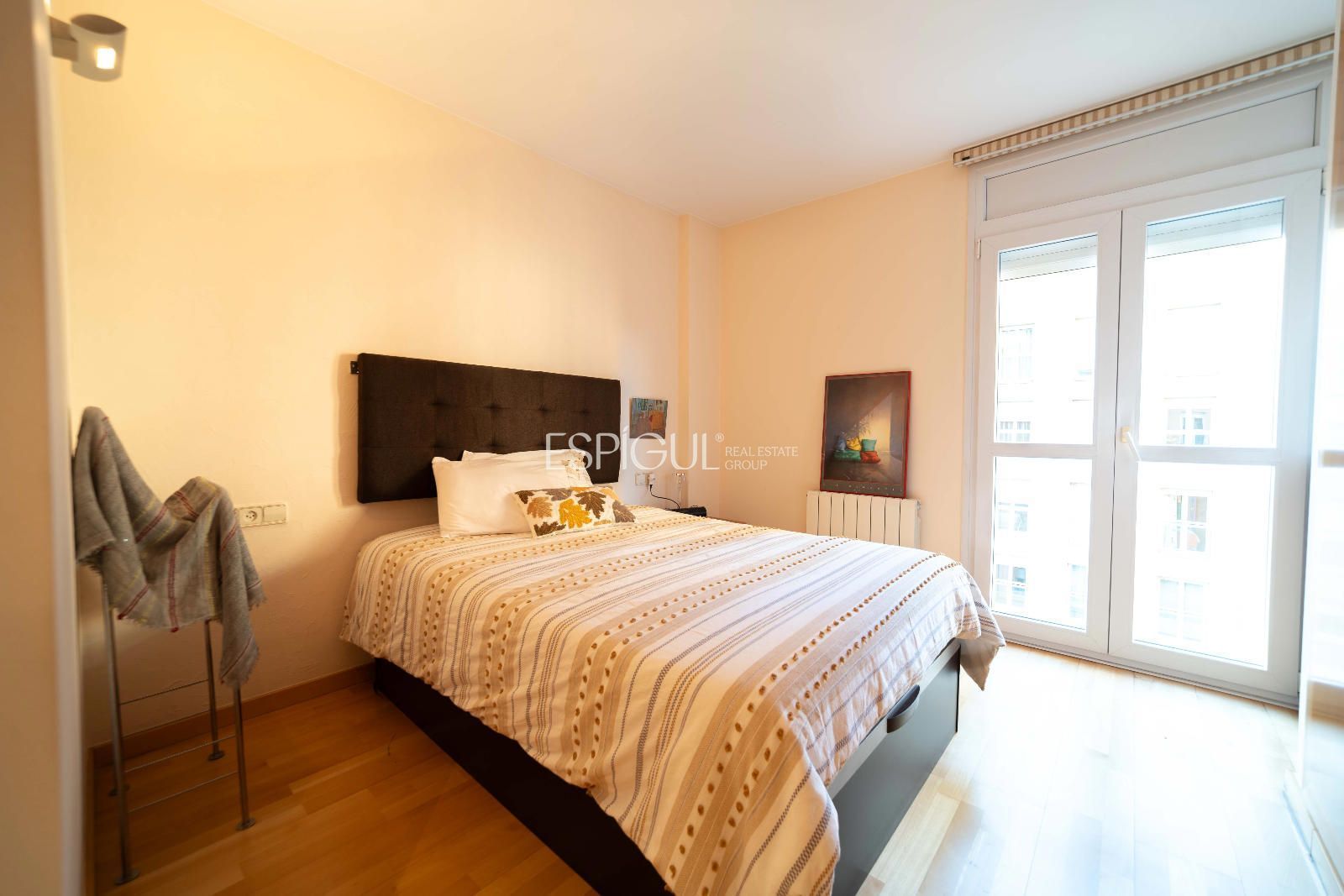 Bedroom of Flat for sale in Girona Capital  with Air Conditioner, Heating and Parquet flooring