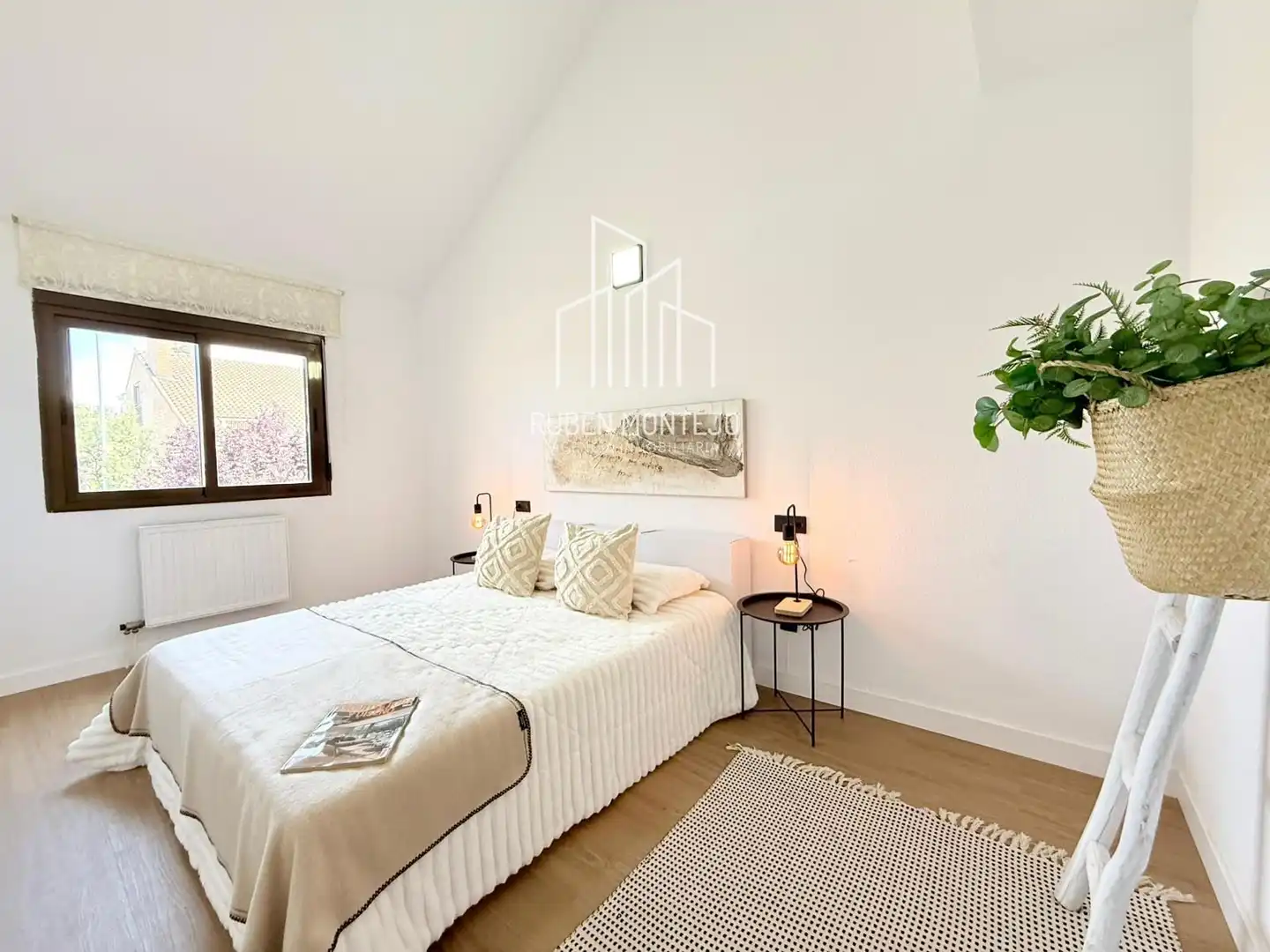 Habitación de Dúplex en venta en Villamayor con Calefacción, Terraza y Balcón