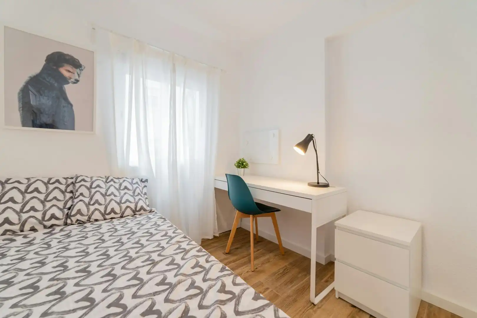 Bedroom of Flat for share in Valencia  with Furnished, Washing machine and Internet