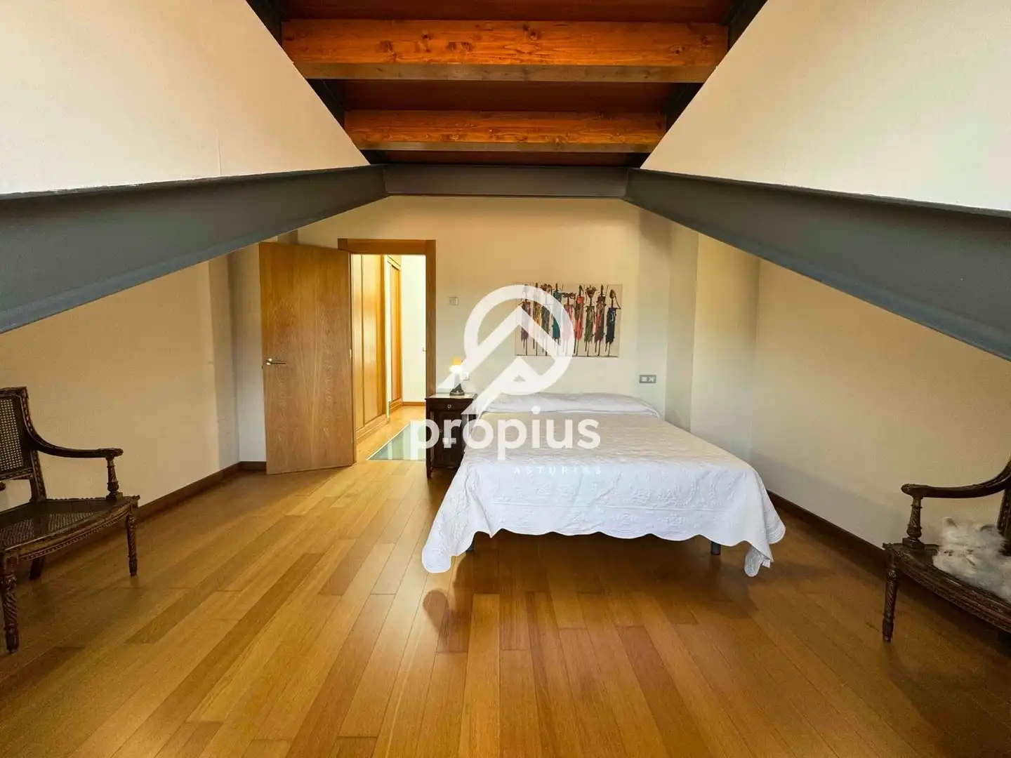 Schlafzimmer von Einfamilien-Reihenhaus zum Verkauf in Llanes mit Heizung und Möbliert