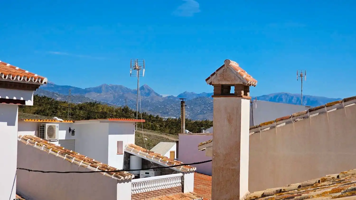 Vista exterior de Casa adosada en venda en Vélez-Málaga amb Terrassa, Traster i Moblat