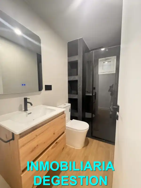 Badezimmer von Wohnung zur Miete in Linares mit Klimaanlage, Heizung und Möbliert