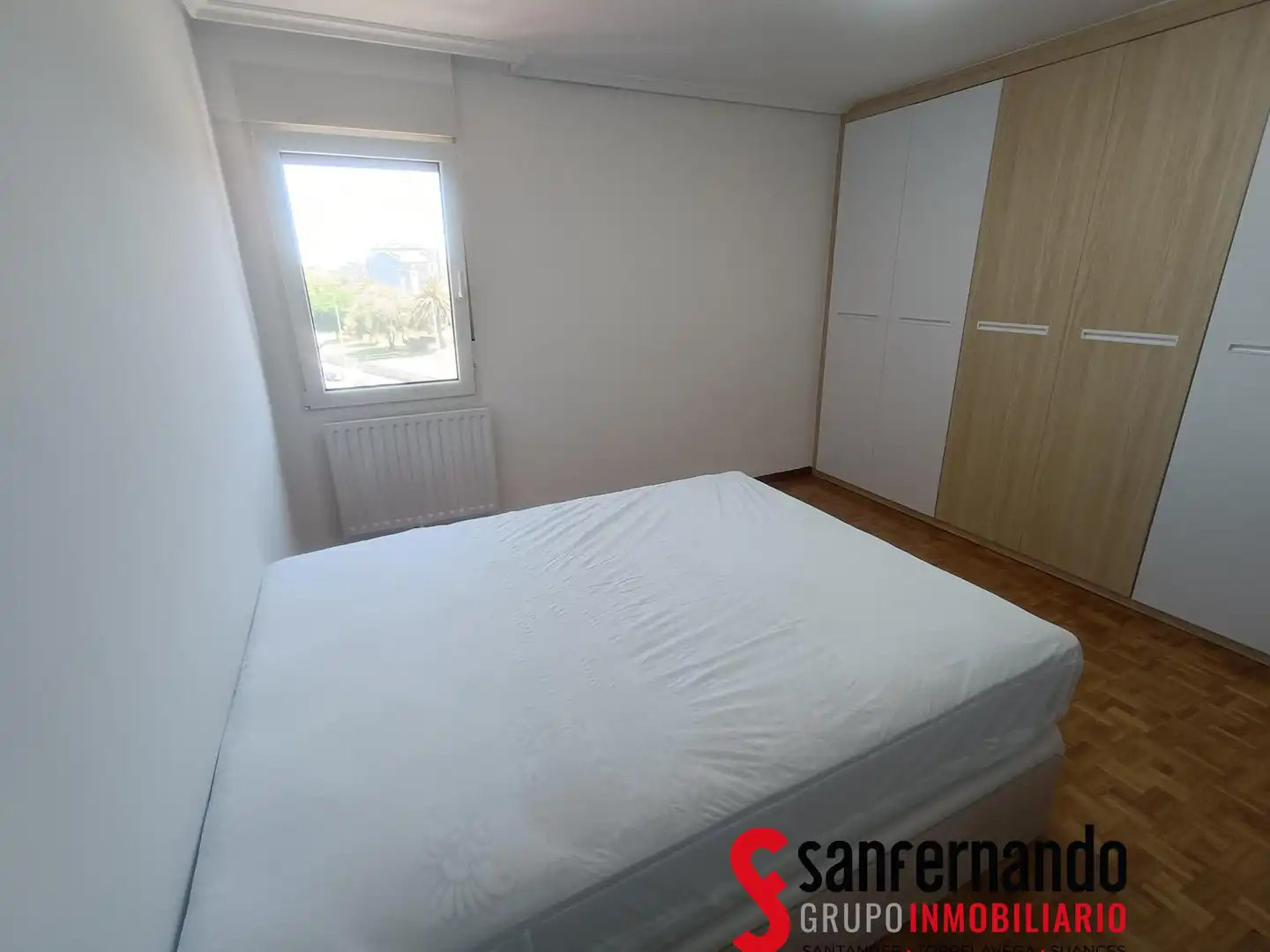 Bedroom of Flat for rent in Santander  with Heating, Parquet flooring and Furnished