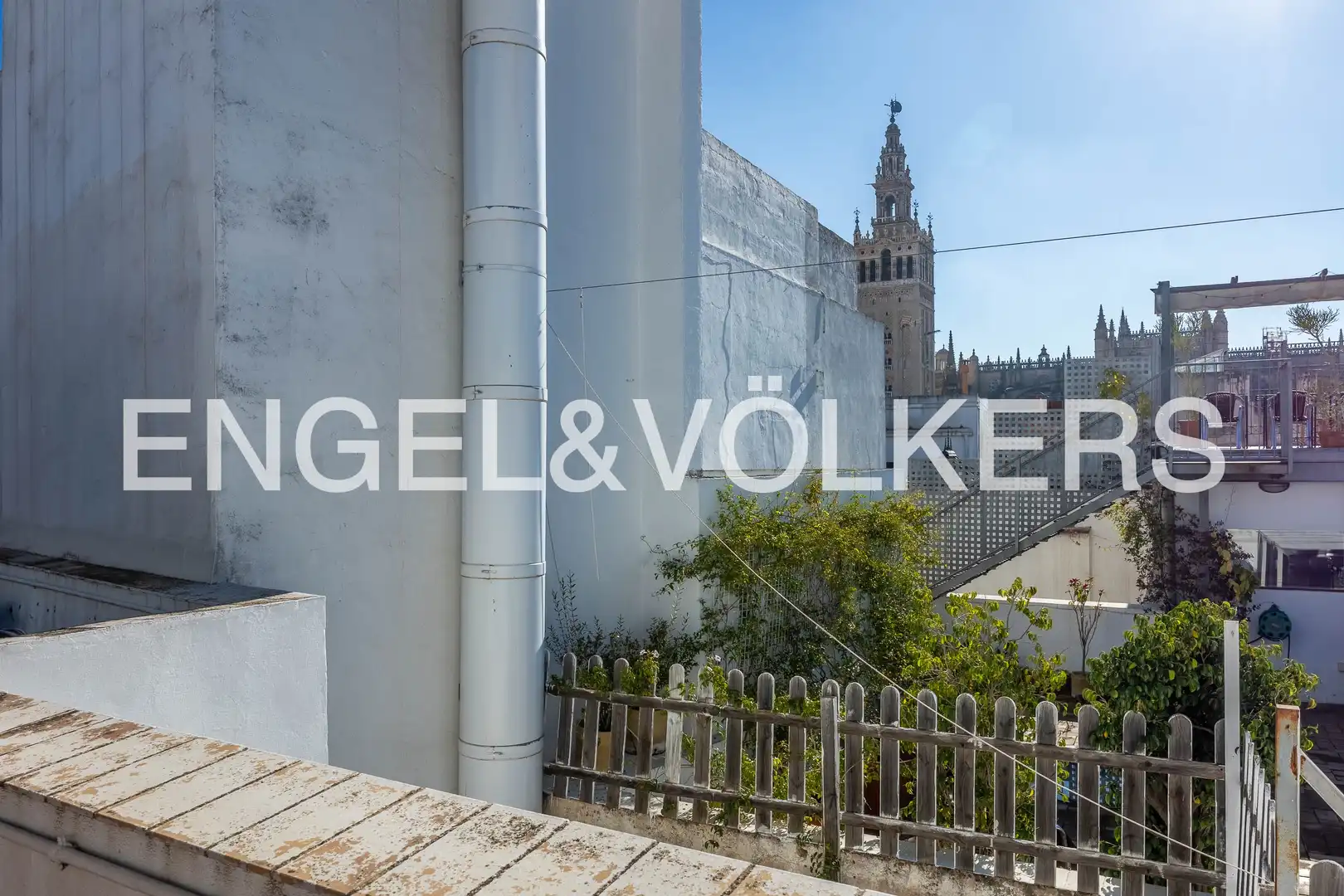 Außenansicht von Haus oder Chalet zum Verkauf in Sevilla mit Klimaanlage, Heizung und Balkon