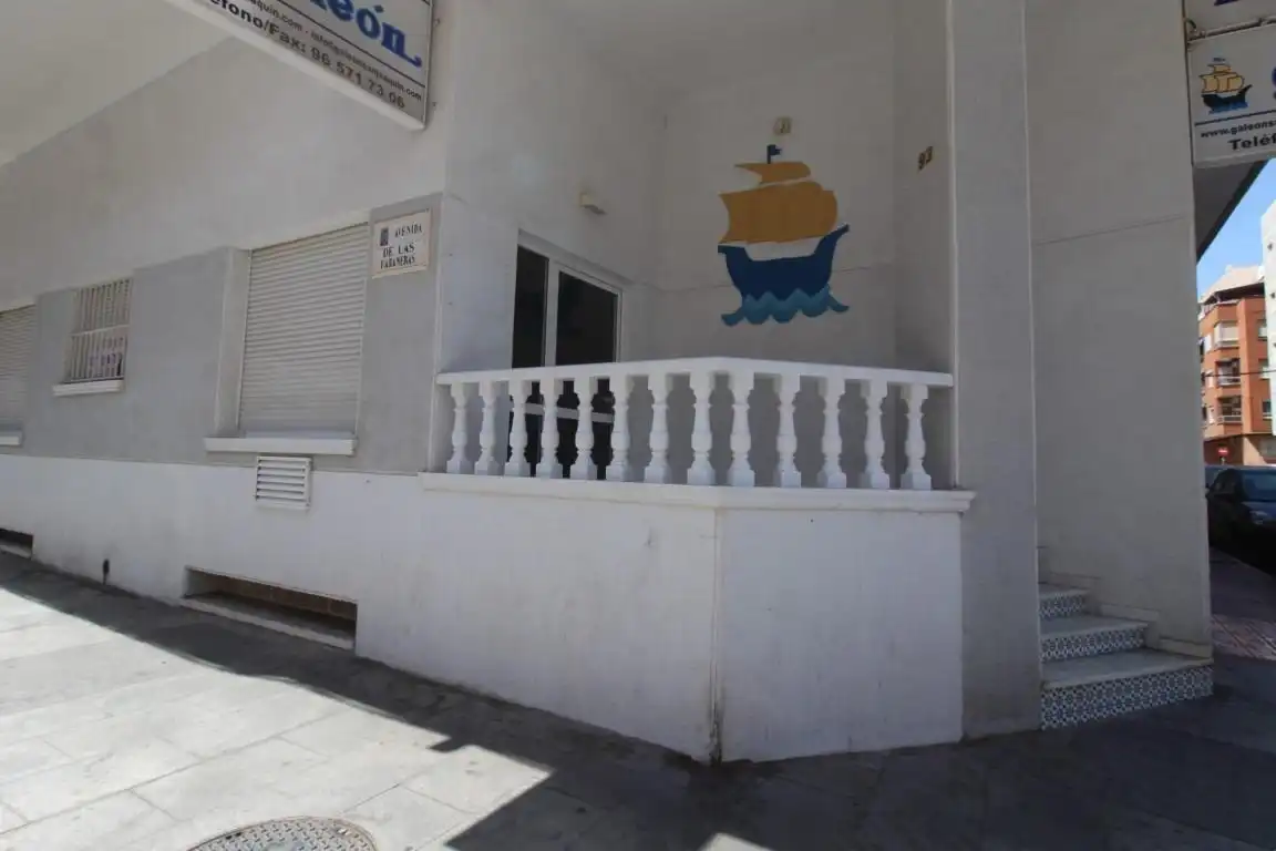 Vista exterior de Planta baja en venta en Torrevieja con Terraza