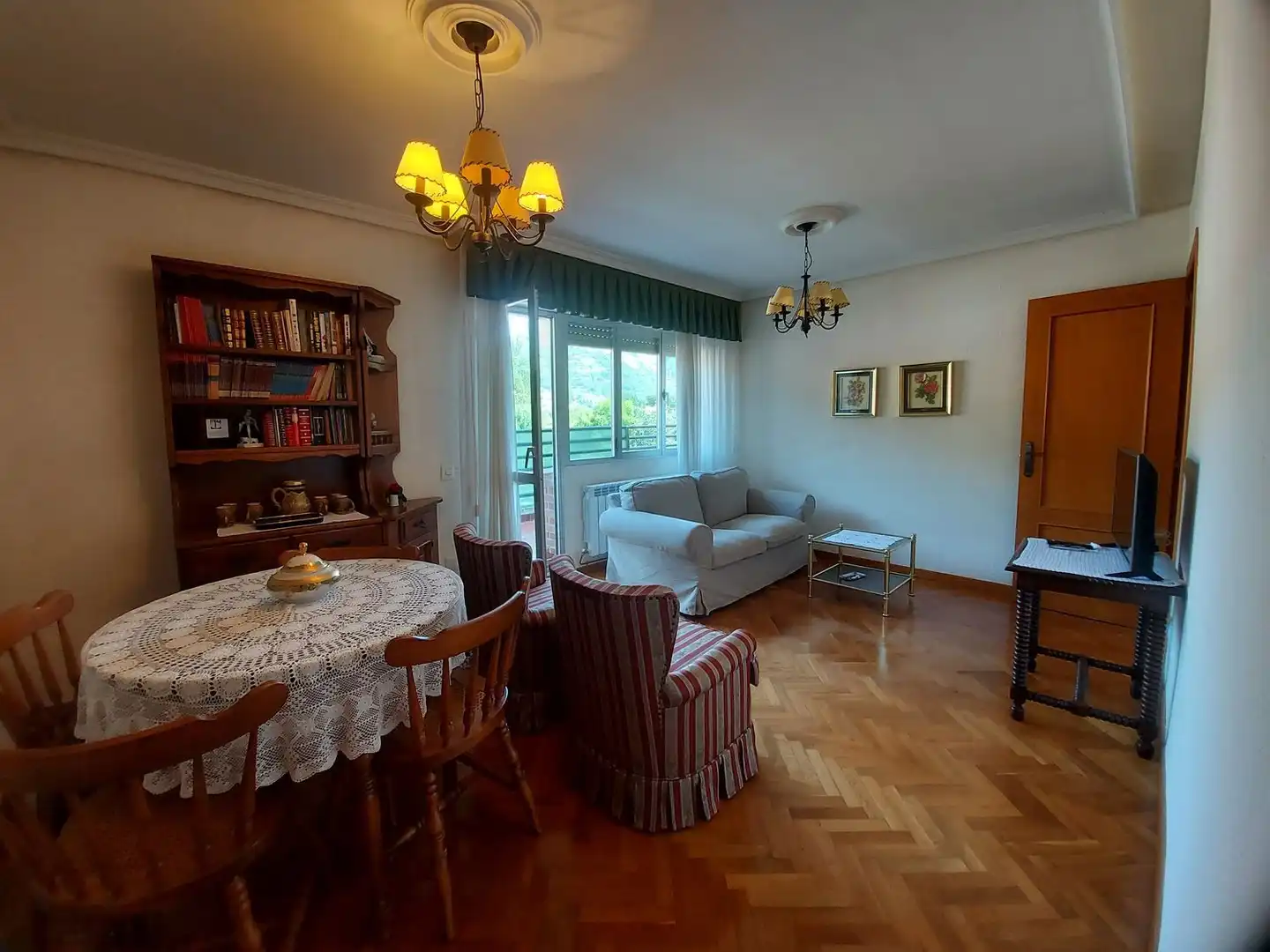 Sala d'estar de Pis en venda en Teverga amb Calefacció, Terrassa i Traster
