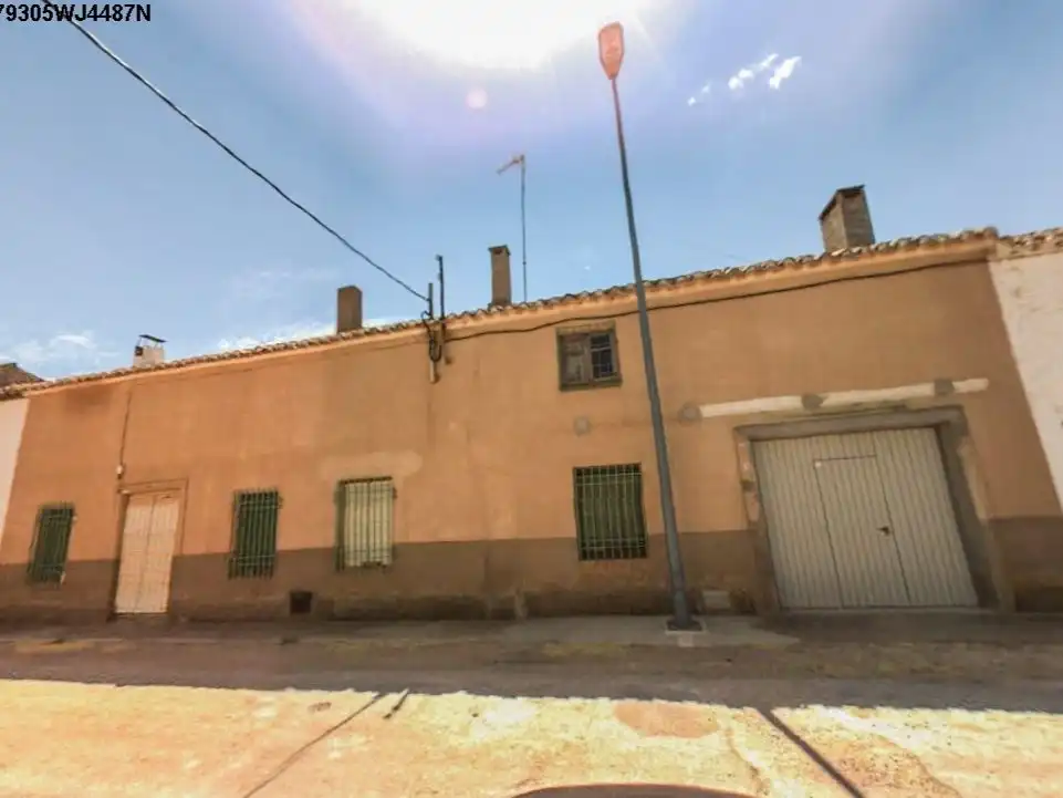 Casa rústica en venda a Calle San Fernando 26