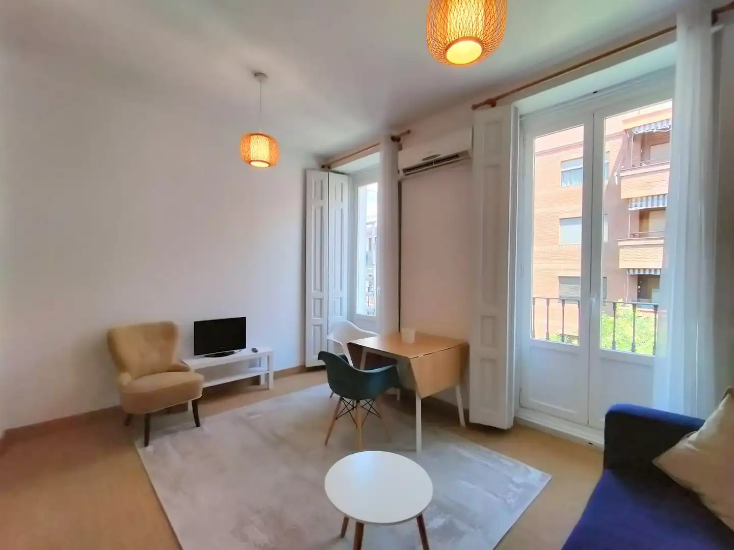 Living room of Flat for rent in  Madrid Capital  with Air Conditioner, Heating and Furnished