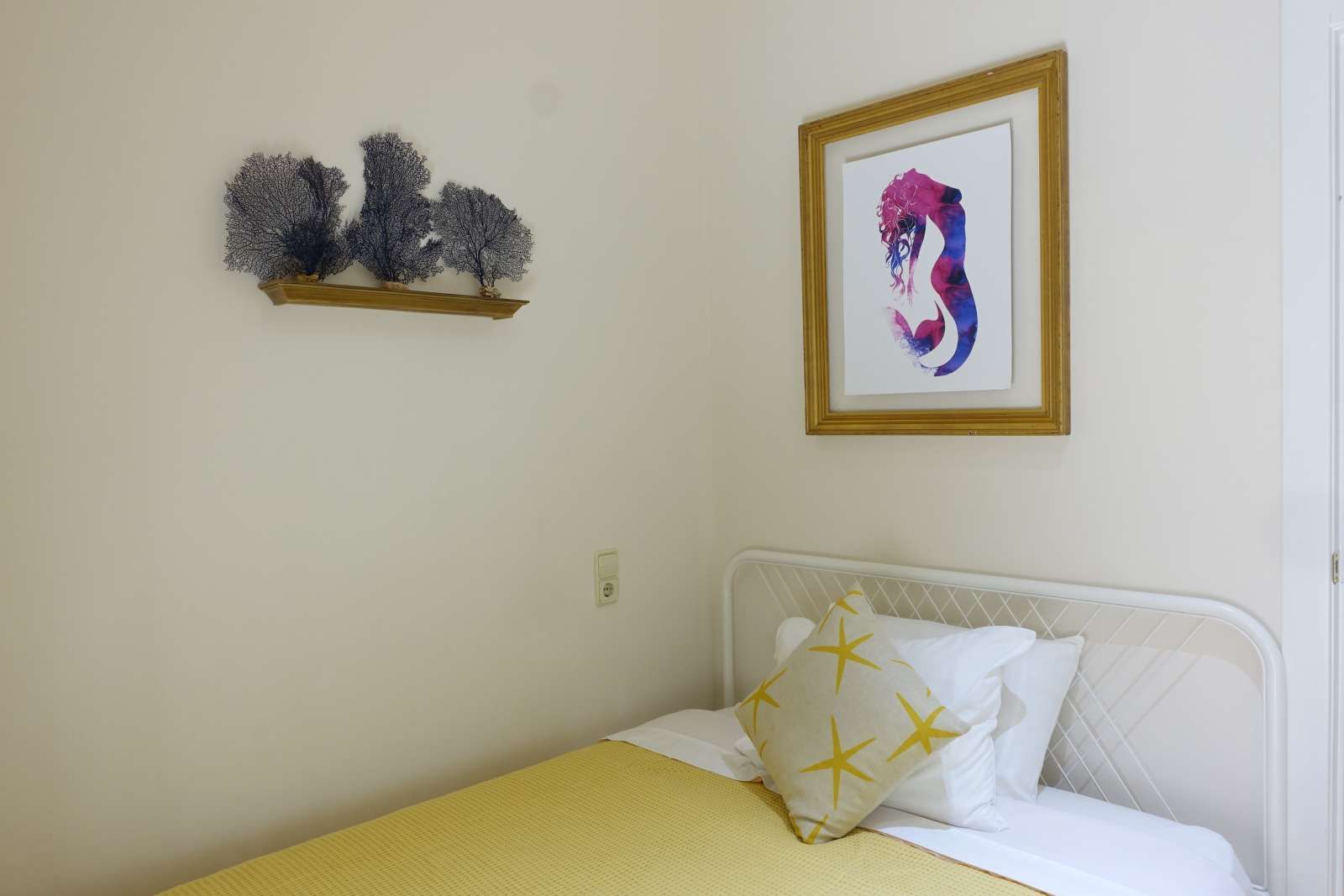 Bedroom of Apartment to share in  Valencia Capital  with Air Conditioner and Terrace