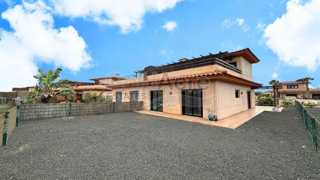Vista exterior de Casa o xalet en venda en La Oliva