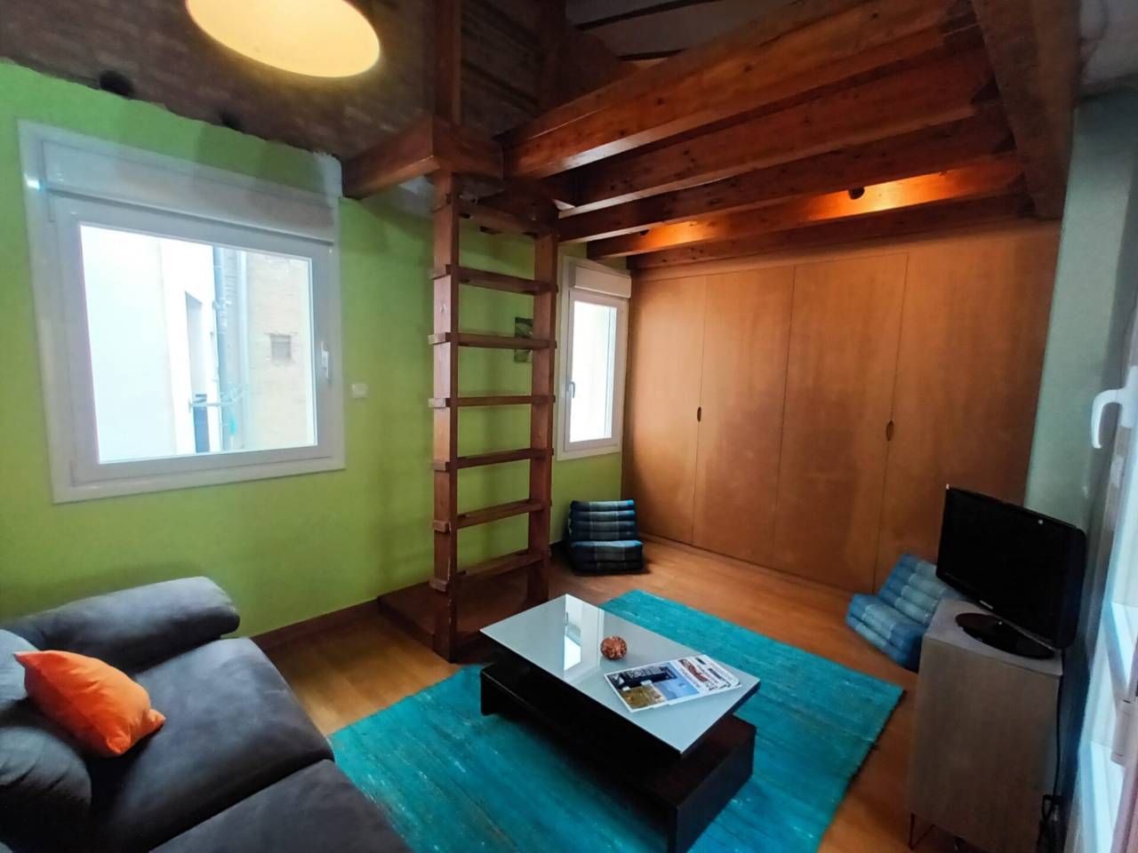 Sala de estar de Ático en venta en  Logroño con Calefacción, Parquet y Terraza