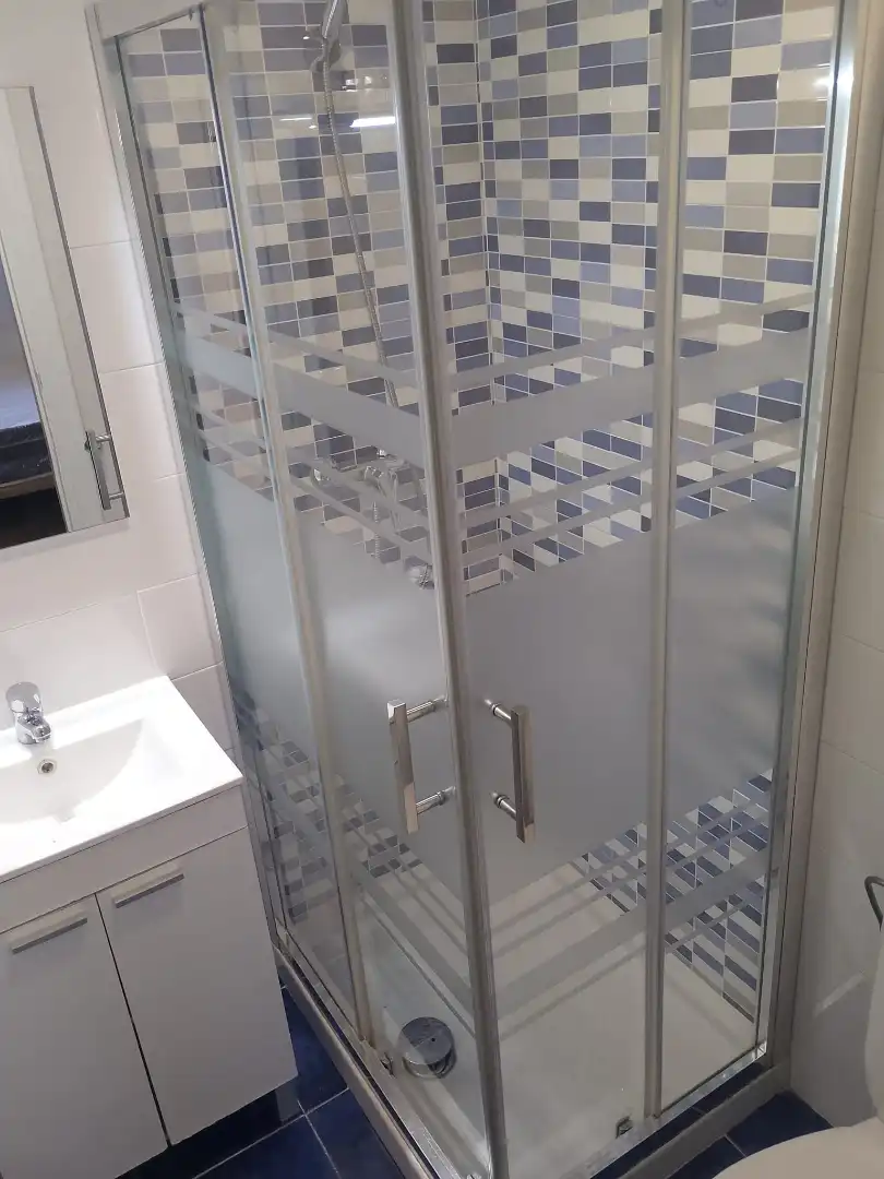 Badezimmer von Wohnung zum Verkauf in Oviedo  mit Heizung, Parkett und Möbliert