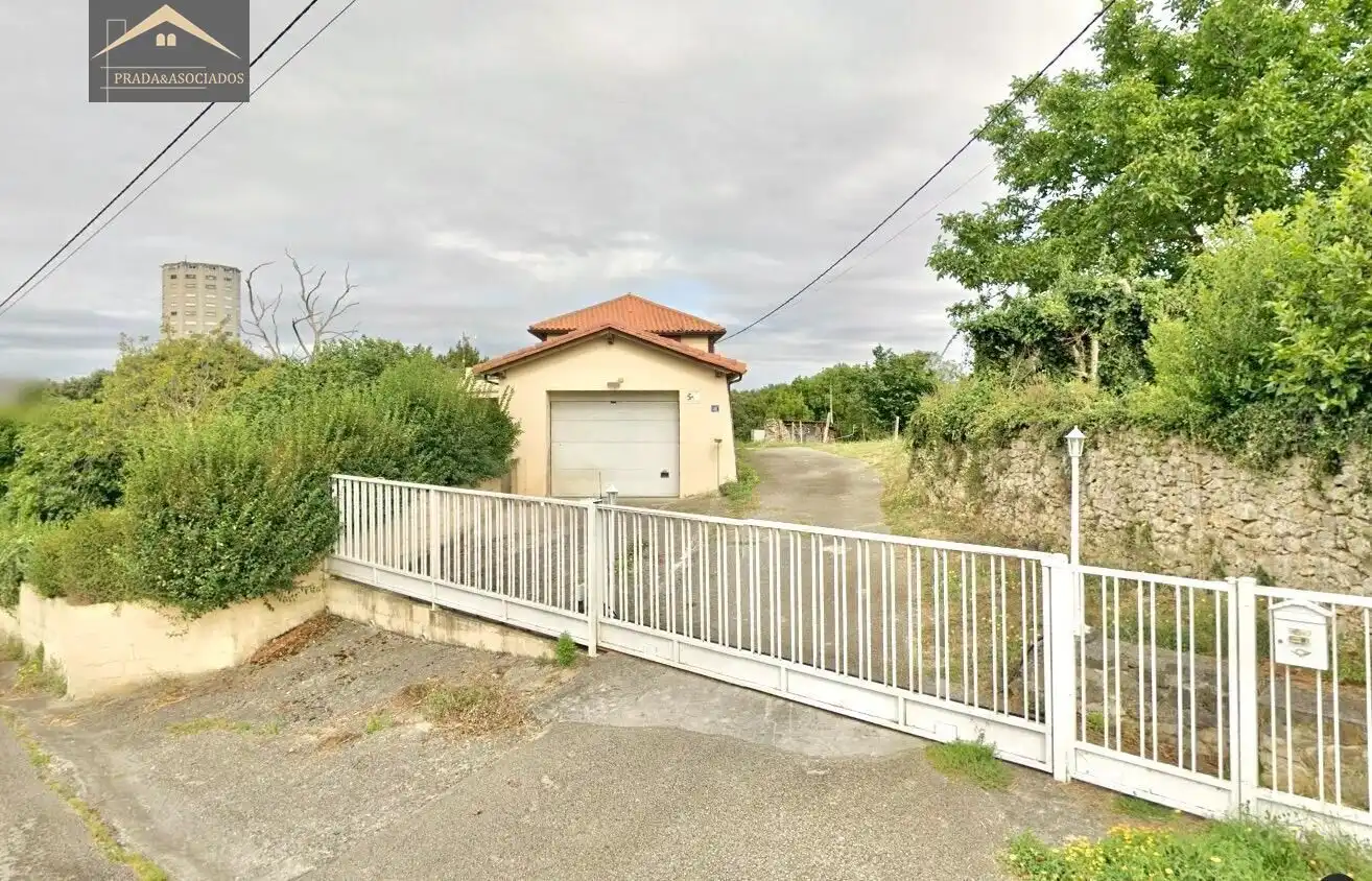 Vista exterior de Casa o xalet en venda en Laredo amb Calefacció, Jardí privat i Terrassa