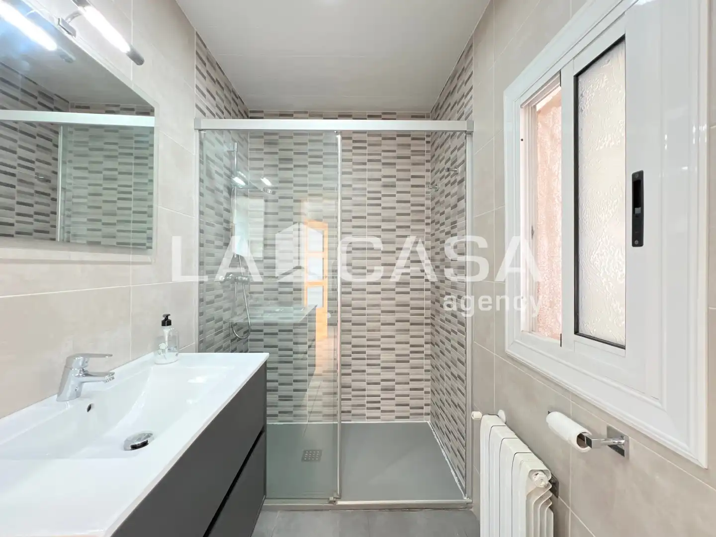 Baño de Casa o chalet en venta en Badalona con Calefacción y Terraza