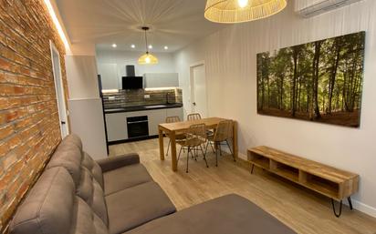 Living room of Flat to rent in  Madrid Capital  with Air Conditioner, Oven and Washing machine