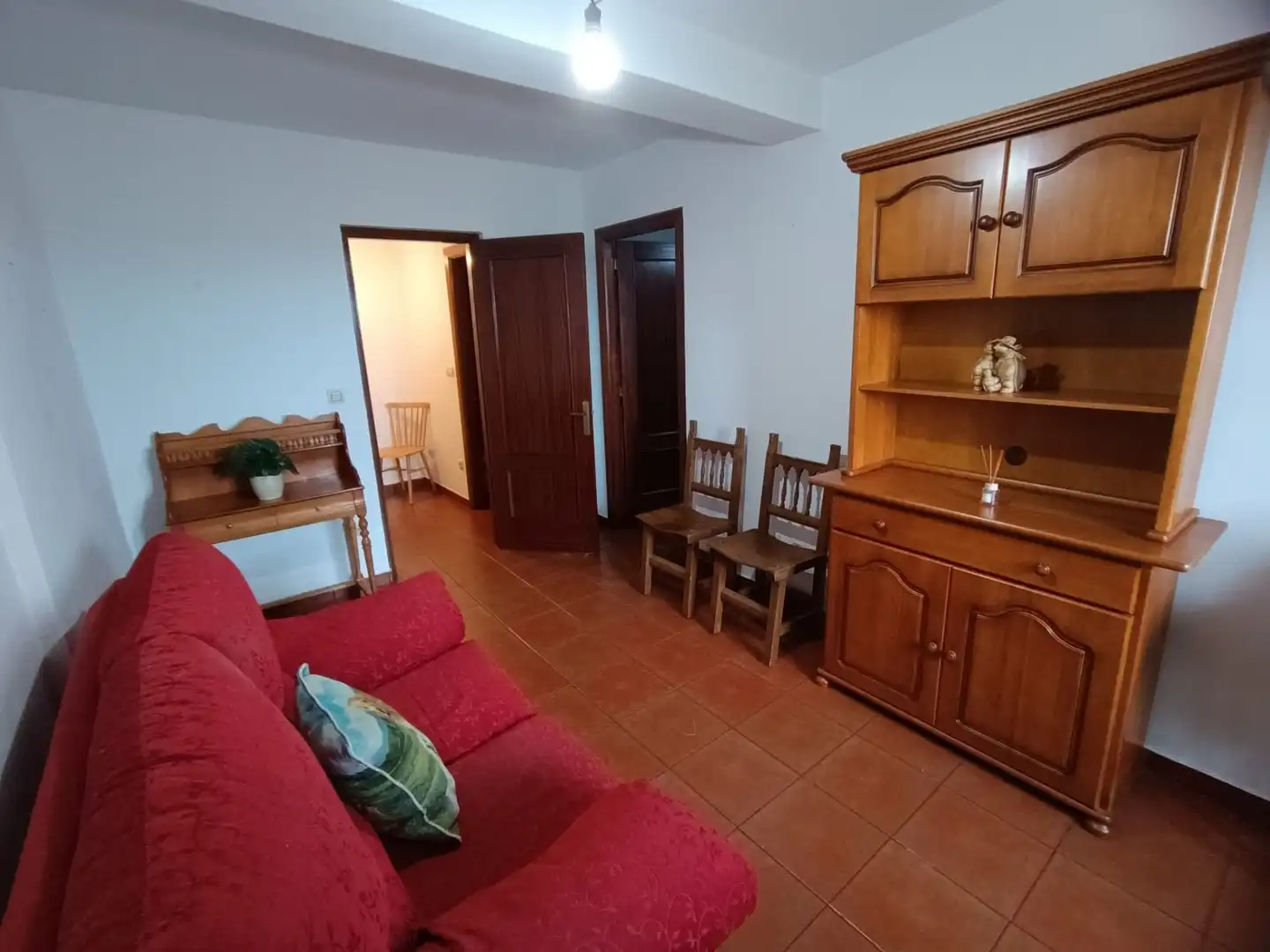 Wohnzimmer von Einfamilien-Reihenhaus zum Verkauf in Valdáliga mit Heizung, Abstellraum und Balkon