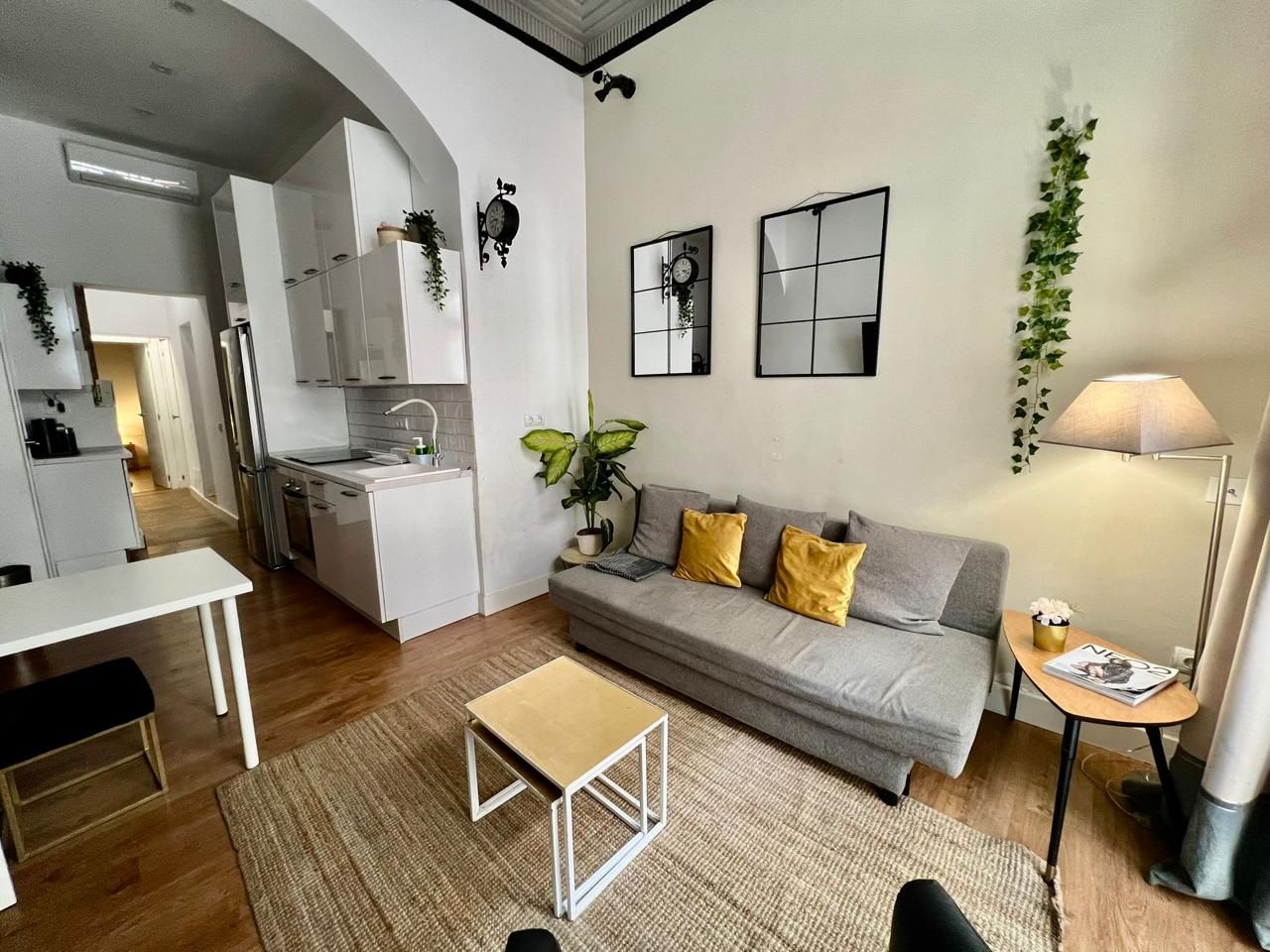 Sala d'estar de Planta baixa en venda en  Madrid Capital amb Aire condicionat, Terrassa i Moblat