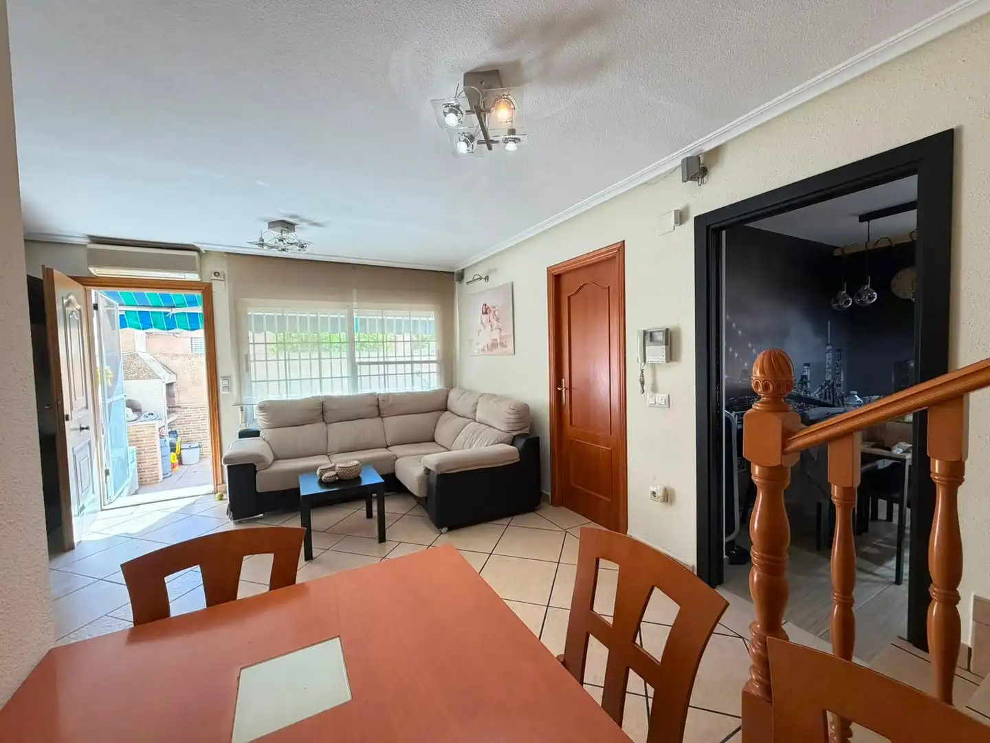 Sala d'estar de Dúplex en venda en Torrevieja amb Aire condicionat, Terrassa i Traster