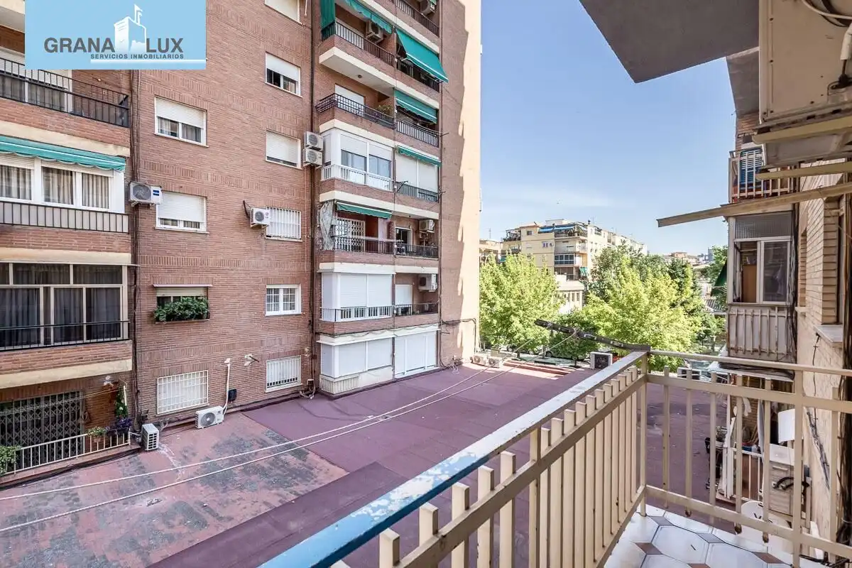 Piso con ascensor en venta en Calle Reina Mora, imagen 4