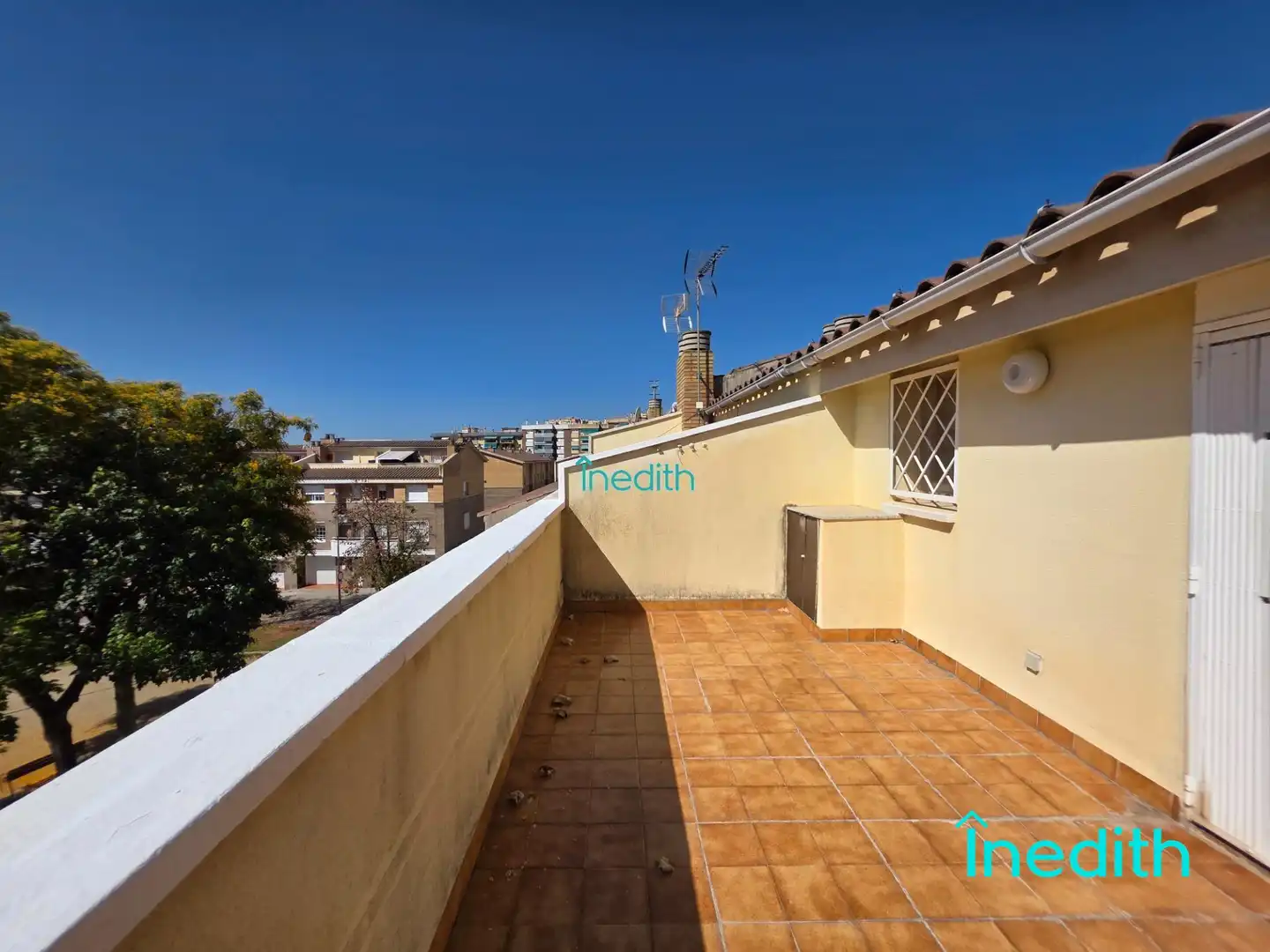 Vista exterior de Casa o chalet en venta en Viladecans con Calefacción, Jardín privado y Terraza