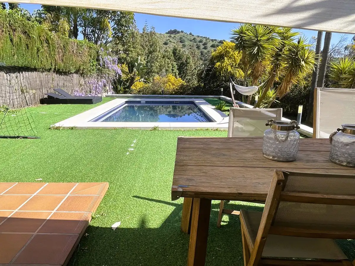 Terrasse von Einfamilien-Reihenhaus zum Verkauf in Mijas mit Klimaanlage, Heizung und Privatgarten