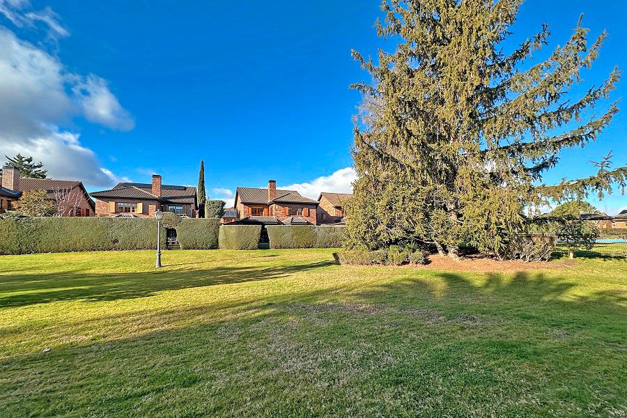 Exterior view of House or chalet for sale in Las Rozas de Madrid  with Air Conditioner, Heating and Private garden