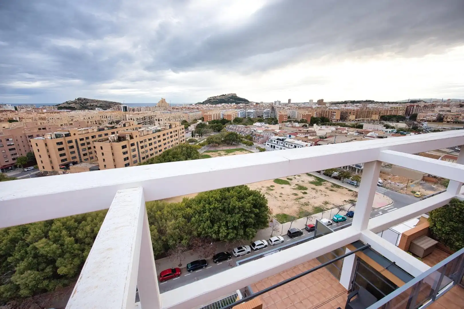 Vista exterior de Àtic en venda en Alicante / Alacant amb Terrassa