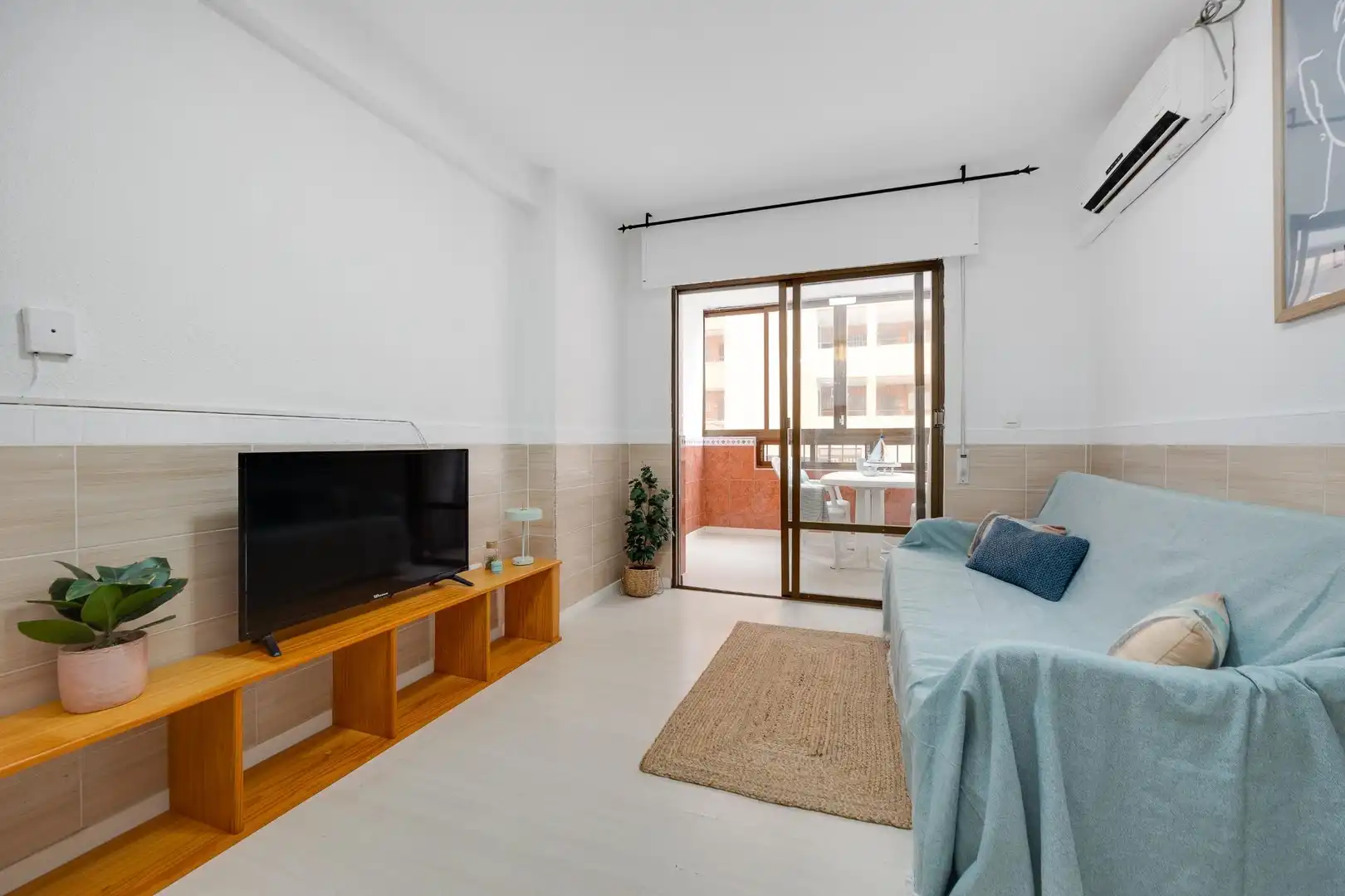Dormitori de Apartament en venda en Torrevieja amb Aire condicionat, Terrassa i Moblat