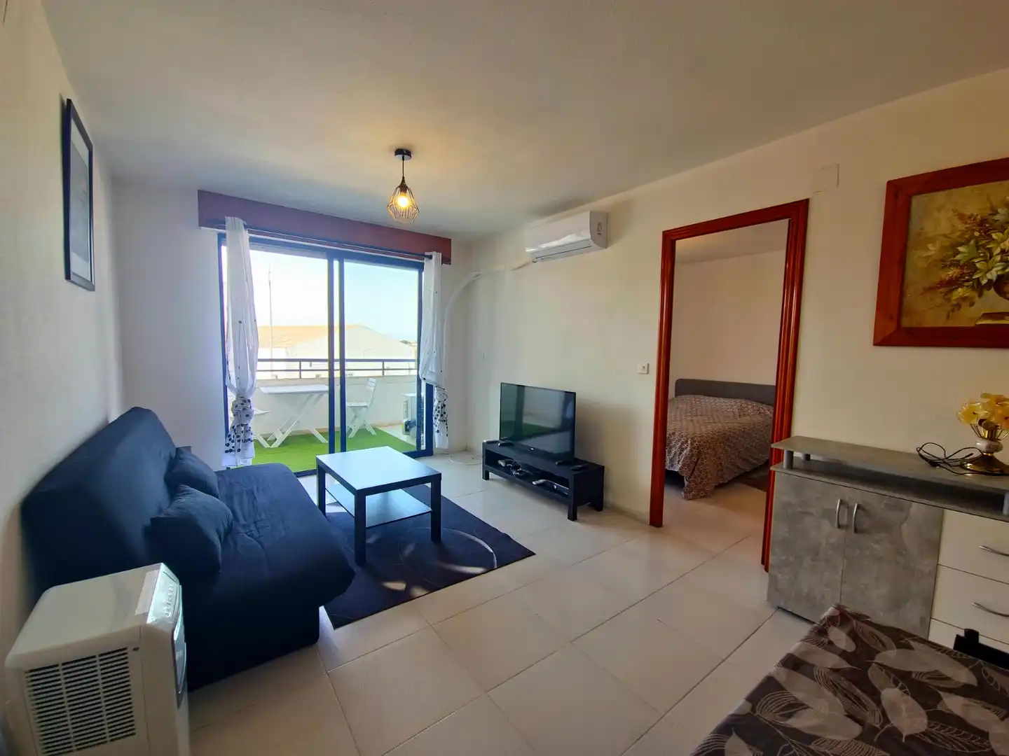 Sala d'estar de Pis de lloguer en Torrevieja amb Aire condicionat, Calefacció i Terrassa