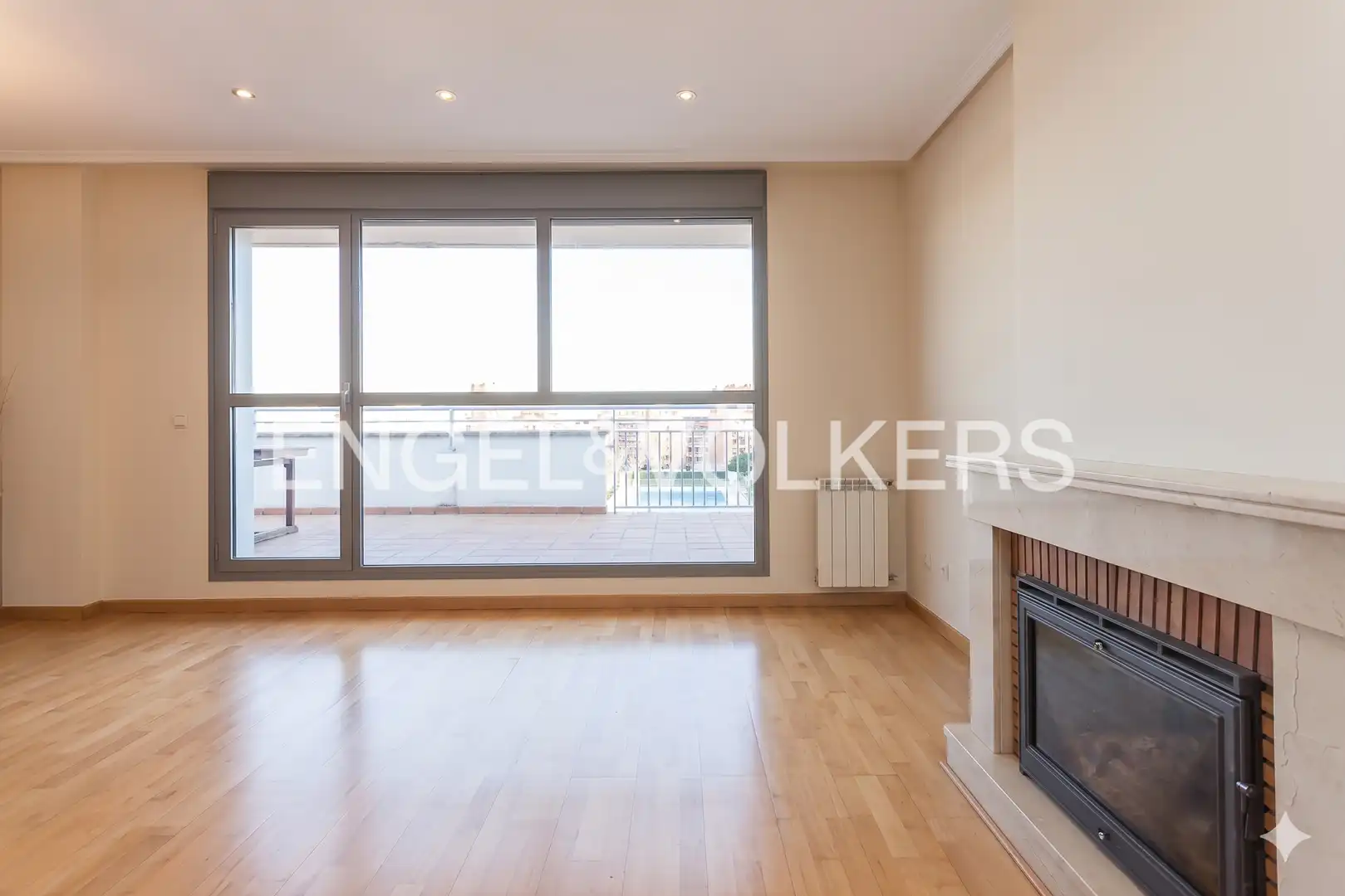 Sala d'estar de Àtic de lloguer en Madrid amb Aire condicionat, Calefacció i Parquet