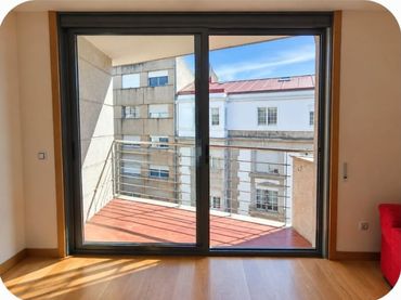 Pis amb ascensor en venda a Rúa Tomás A. Alonso 24
