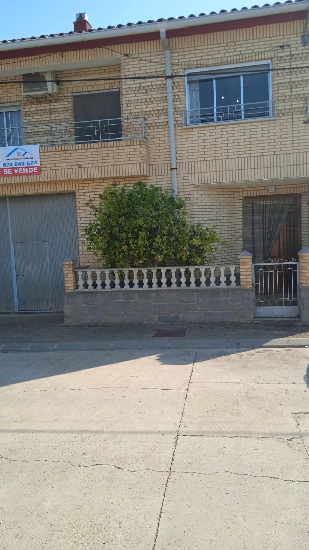 Vista exterior de Casa o xalet en venda en Boquiñeni amb Aire condicionat, Calefacció i Jardí privat