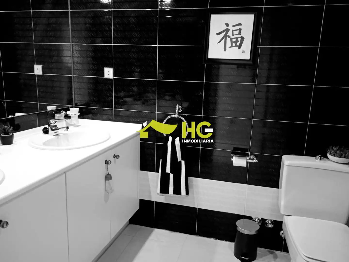Bathroom of Flat for share in Villaviciosa de Odón  with Air Conditioner, Heating and Furnished