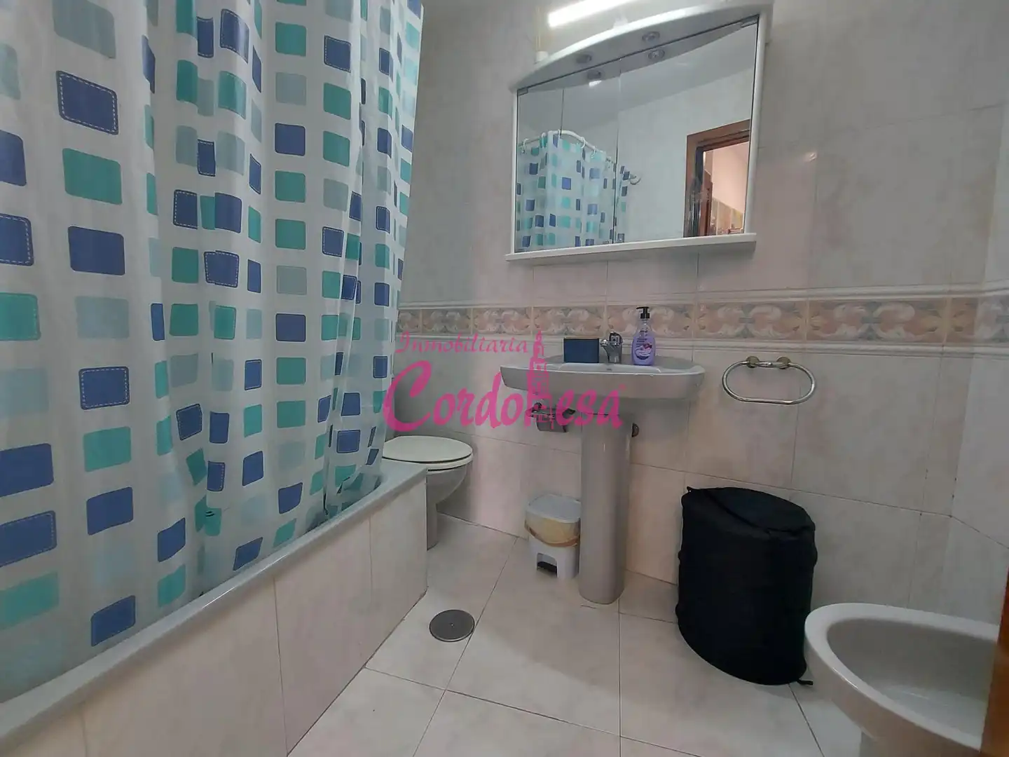 Baño de Estudio de alquiler en Córdoba con Aire acondicionado, Terraza y Balcón