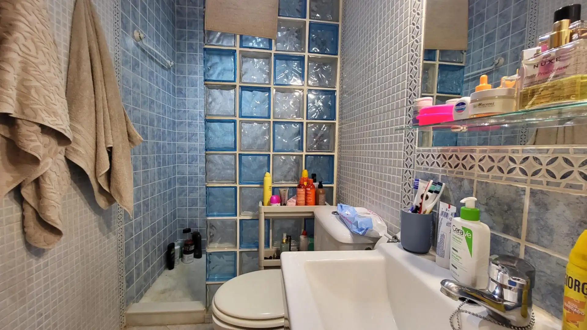 Baño de Apartamento en venta en Marbella con Aire acondicionado, Calefacción y Trastero